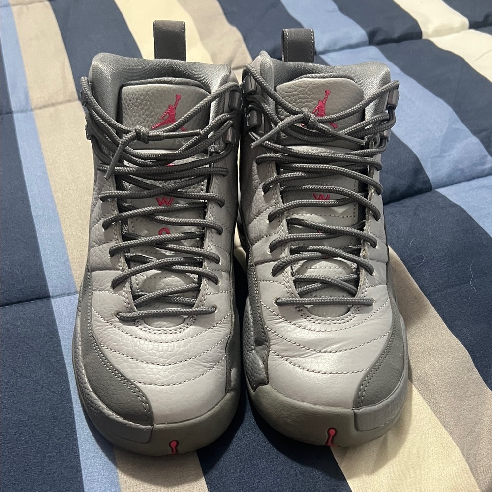 Jordan kids Sneakers in Gray and Pink - Picture 2 of 7
